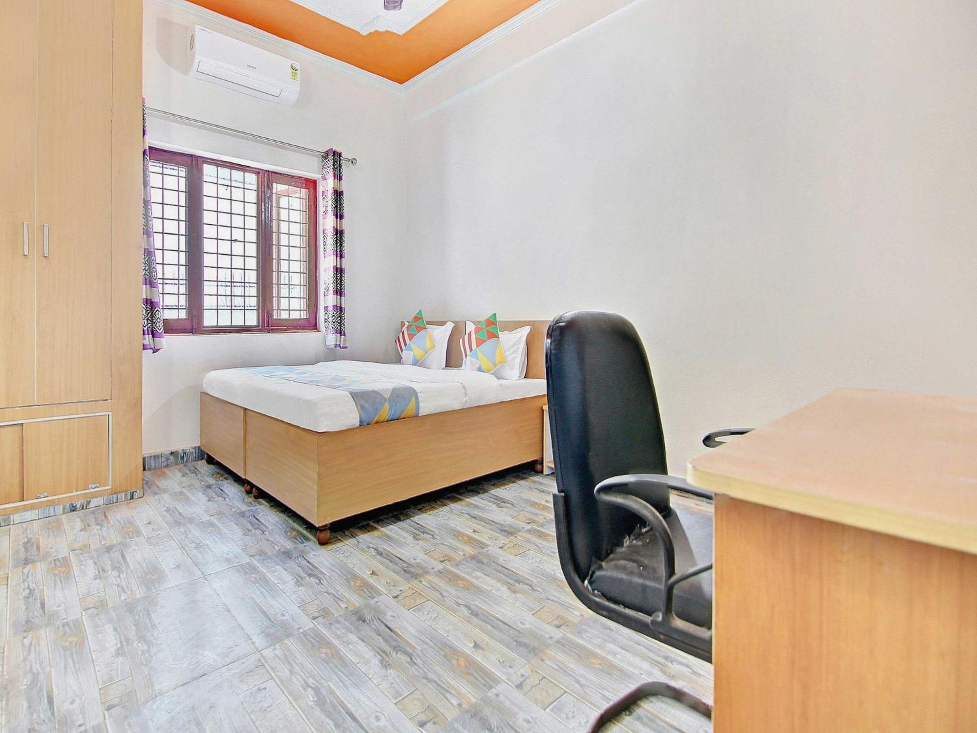 โอโย โฮม 78802 พลาชี ภาวัน ฌัชรา Apartment Jhajra ภายนอก รูปภาพ