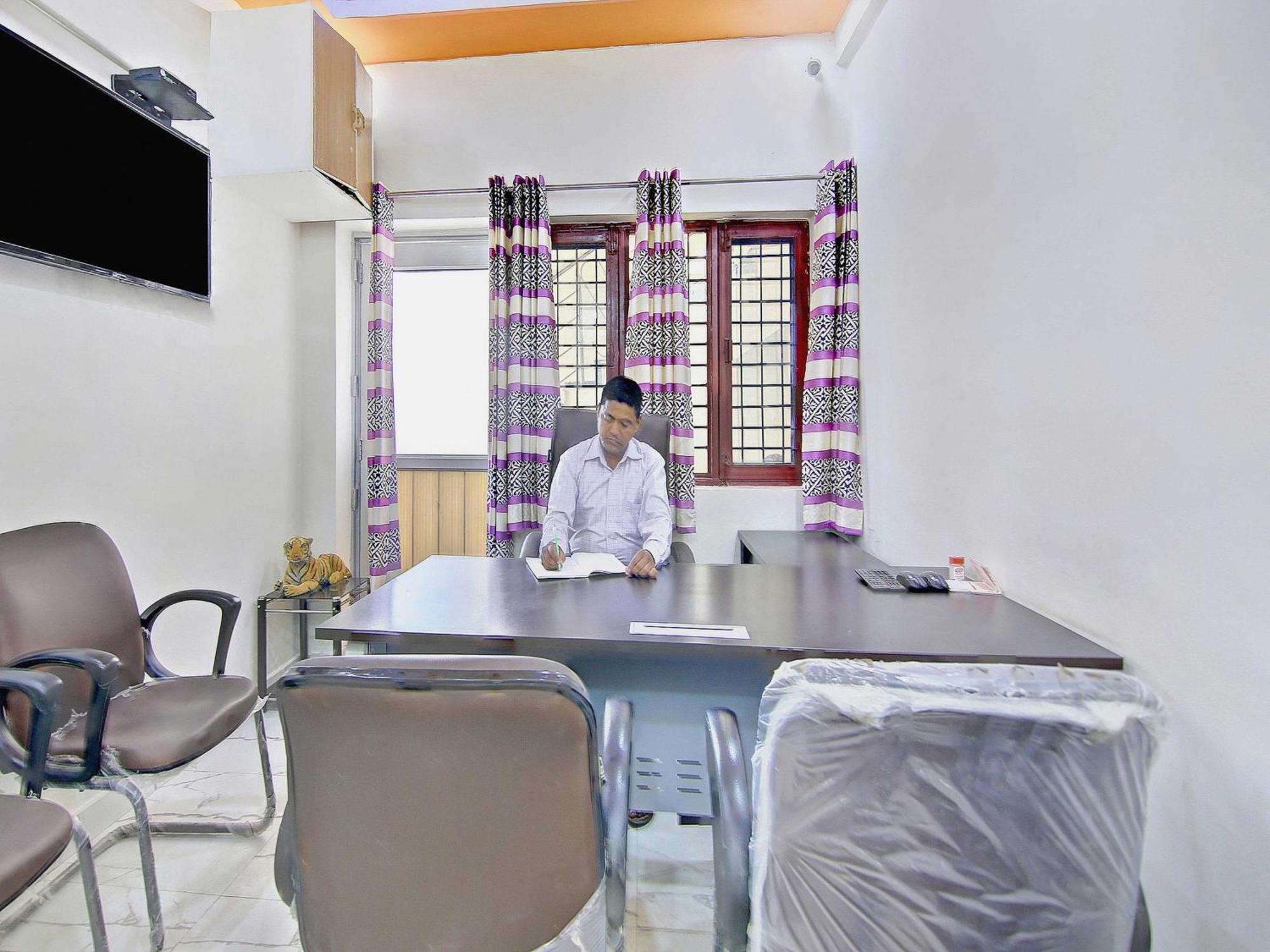 โอโย โฮม 78802 พลาชี ภาวัน ฌัชรา Apartment Jhajra ภายนอก รูปภาพ