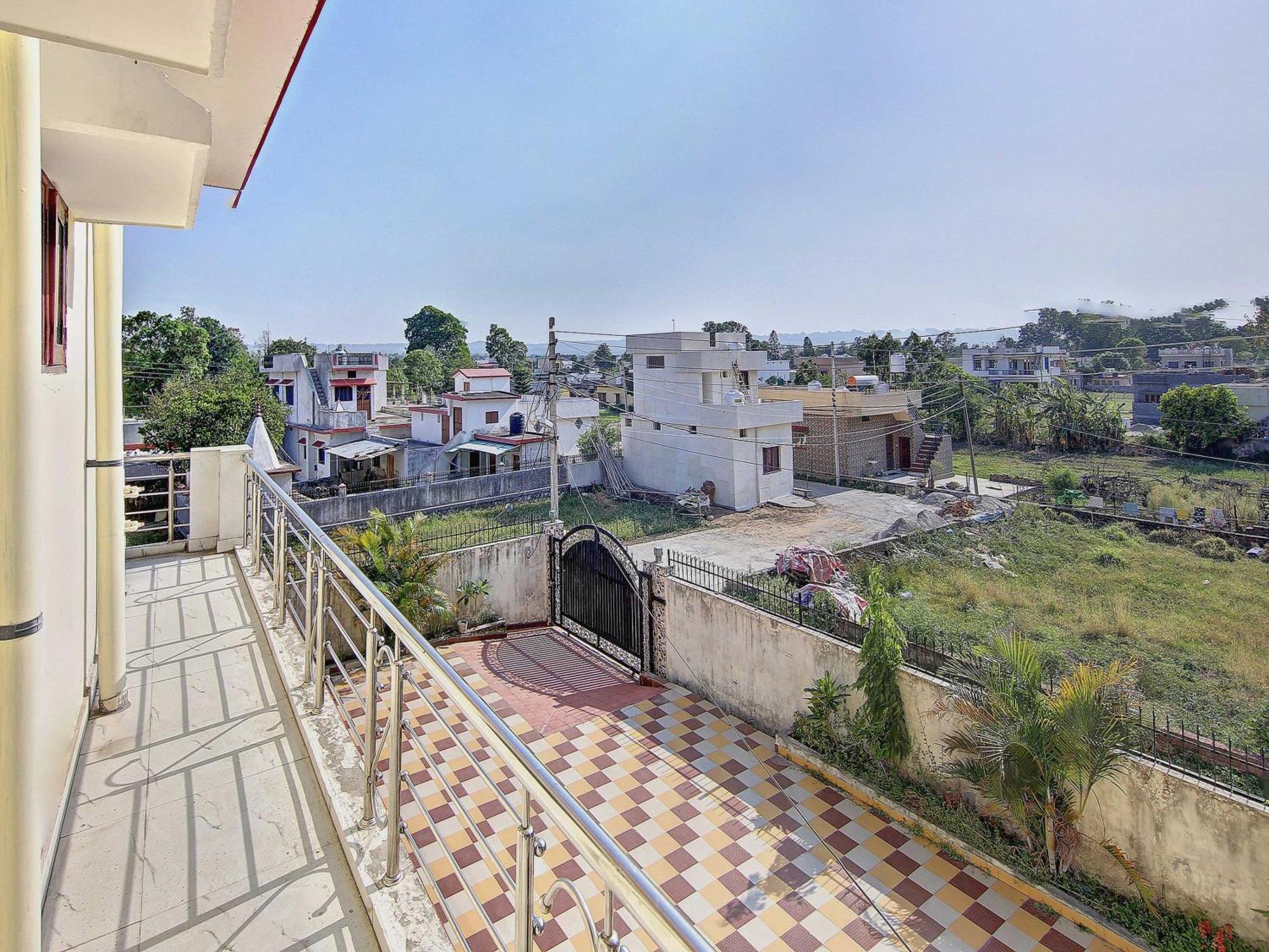โอโย โฮม 78802 พลาชี ภาวัน ฌัชรา Apartment Jhajra ภายนอก รูปภาพ
