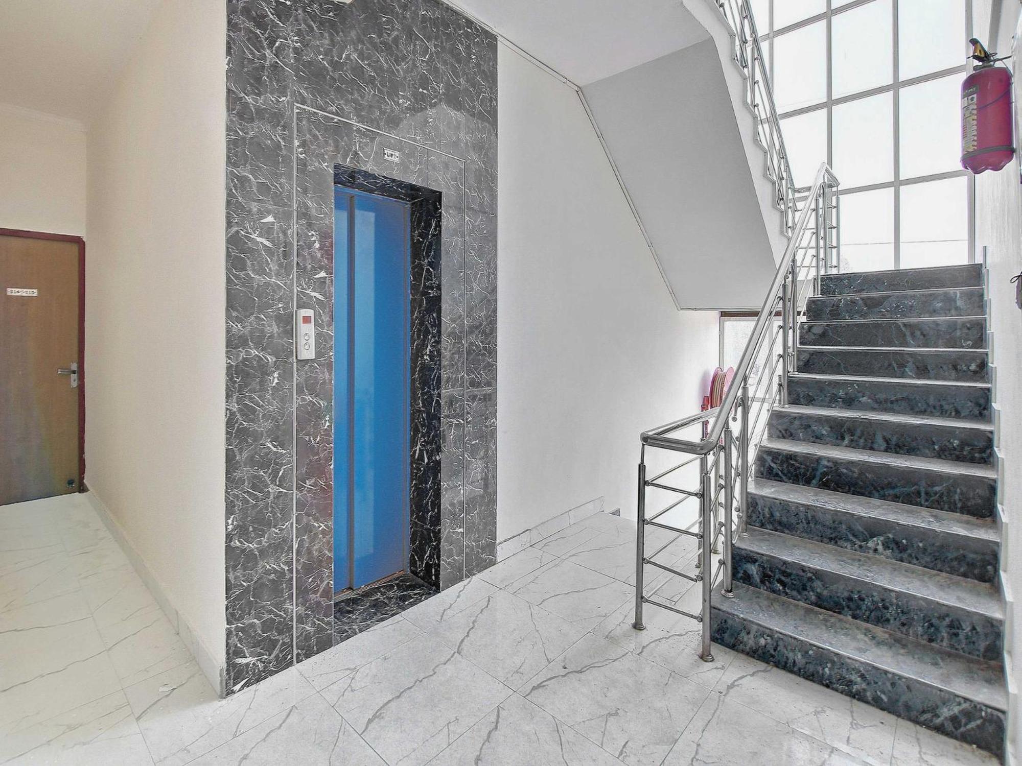 โอโย โฮม 78802 พลาชี ภาวัน ฌัชรา Apartment Jhajra ภายนอก รูปภาพ