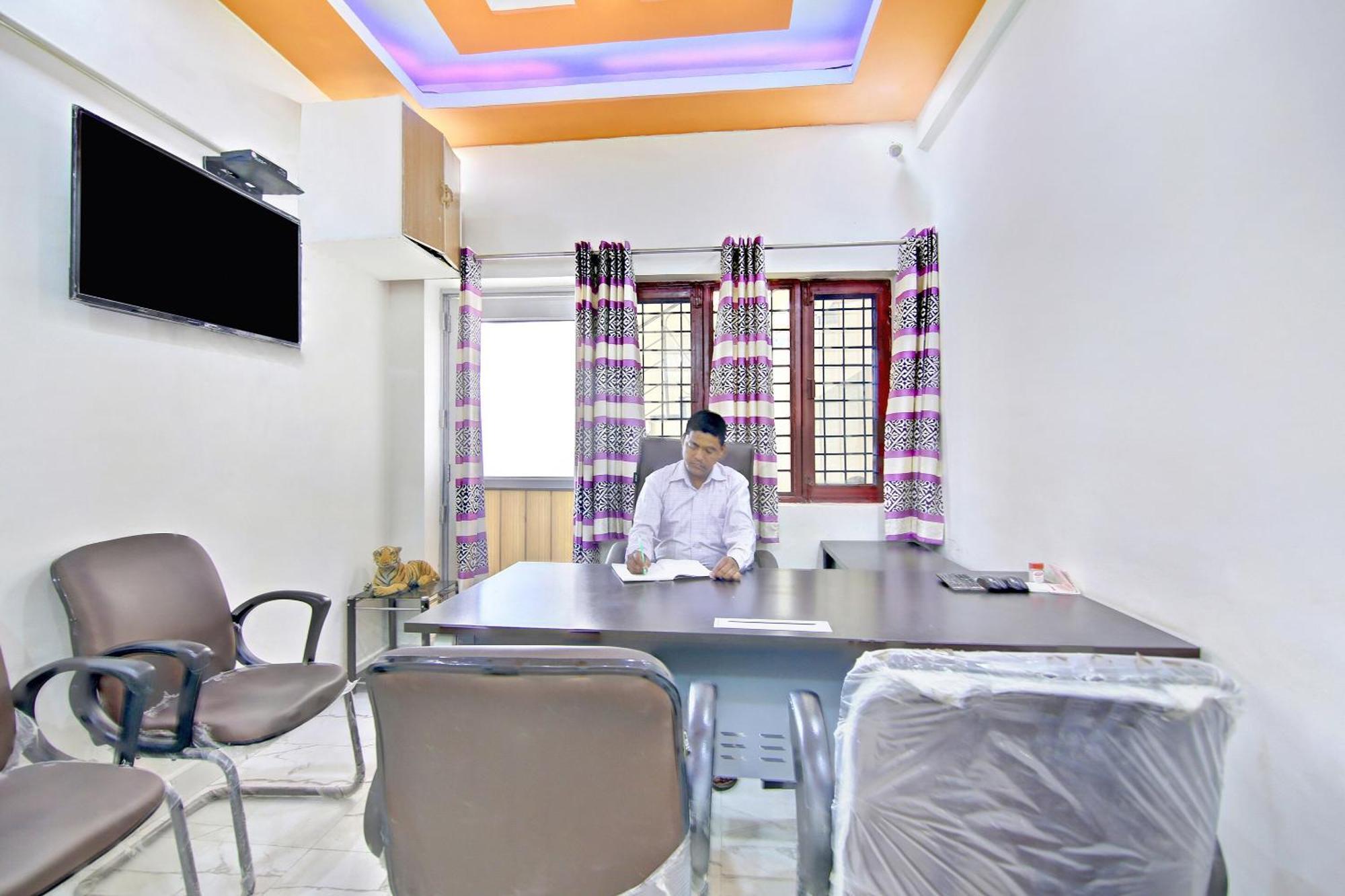 โอโย โฮม 78802 พลาชี ภาวัน ฌัชรา Apartment Jhajra ภายนอก รูปภาพ