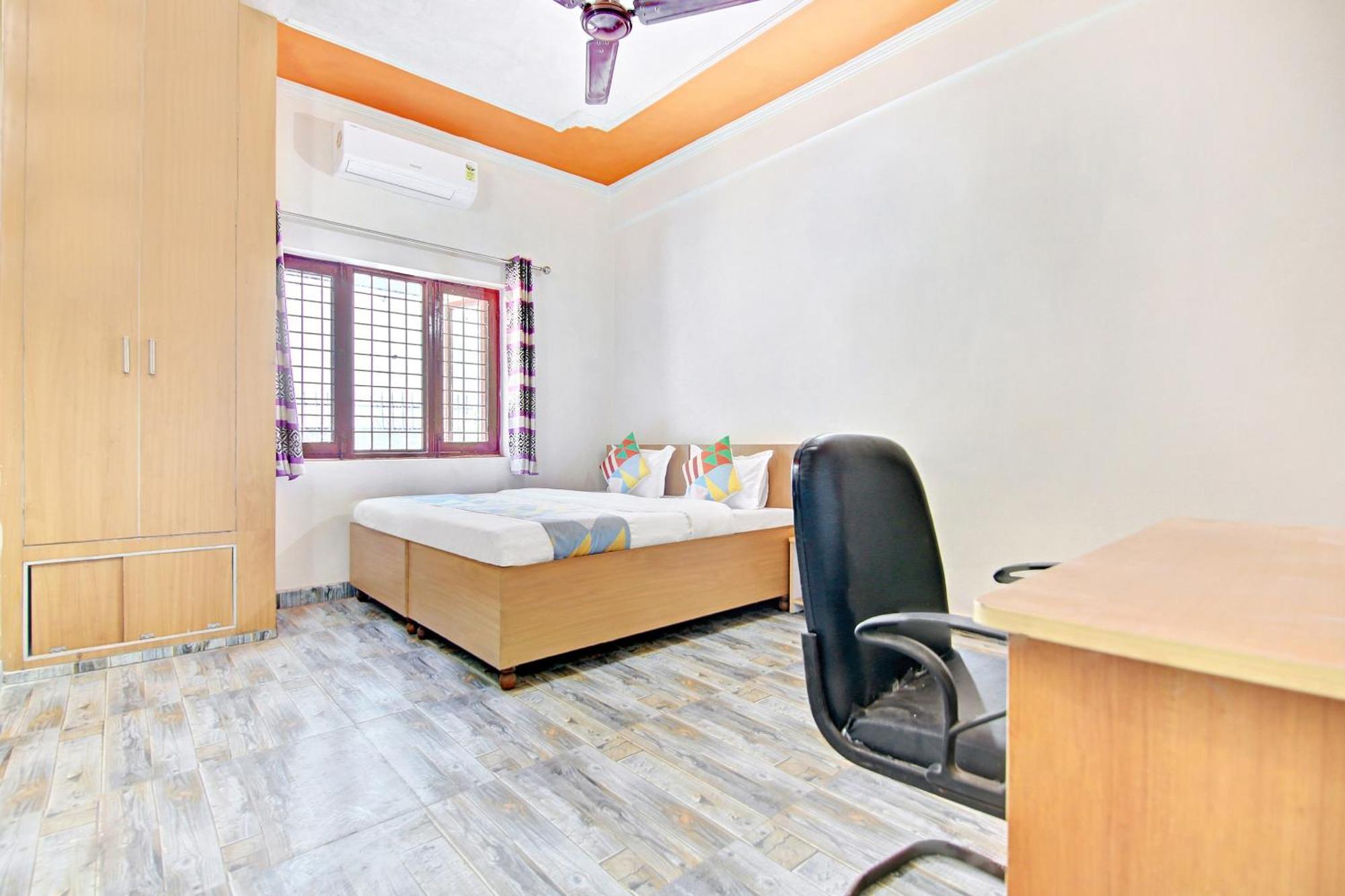 โอโย โฮม 78802 พลาชี ภาวัน ฌัชรา Apartment Jhajra ภายนอก รูปภาพ