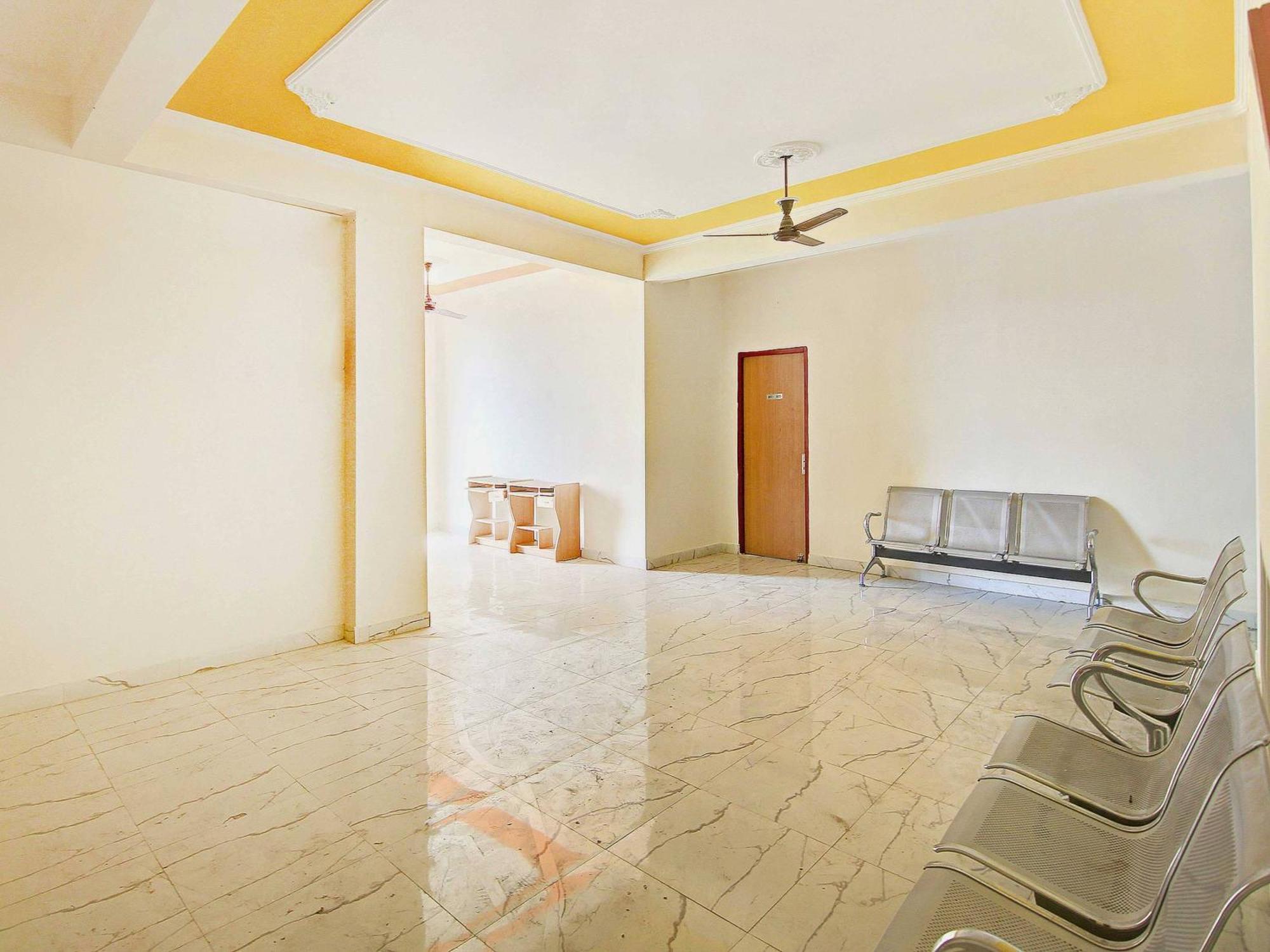 โอโย โฮม 78802 พลาชี ภาวัน ฌัชรา Apartment Jhajra ภายนอก รูปภาพ