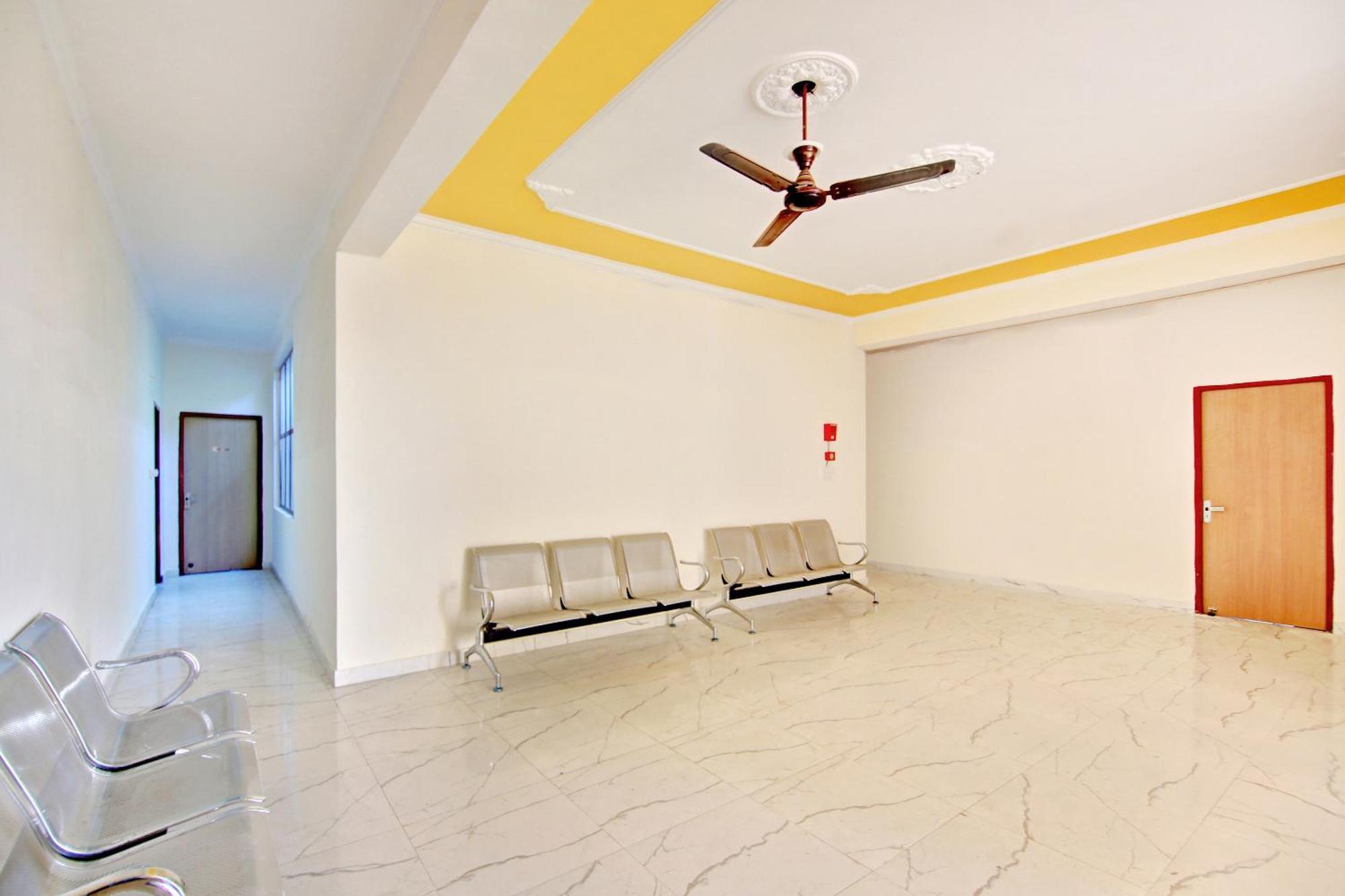 โอโย โฮม 78802 พลาชี ภาวัน ฌัชรา Apartment Jhajra ภายนอก รูปภาพ