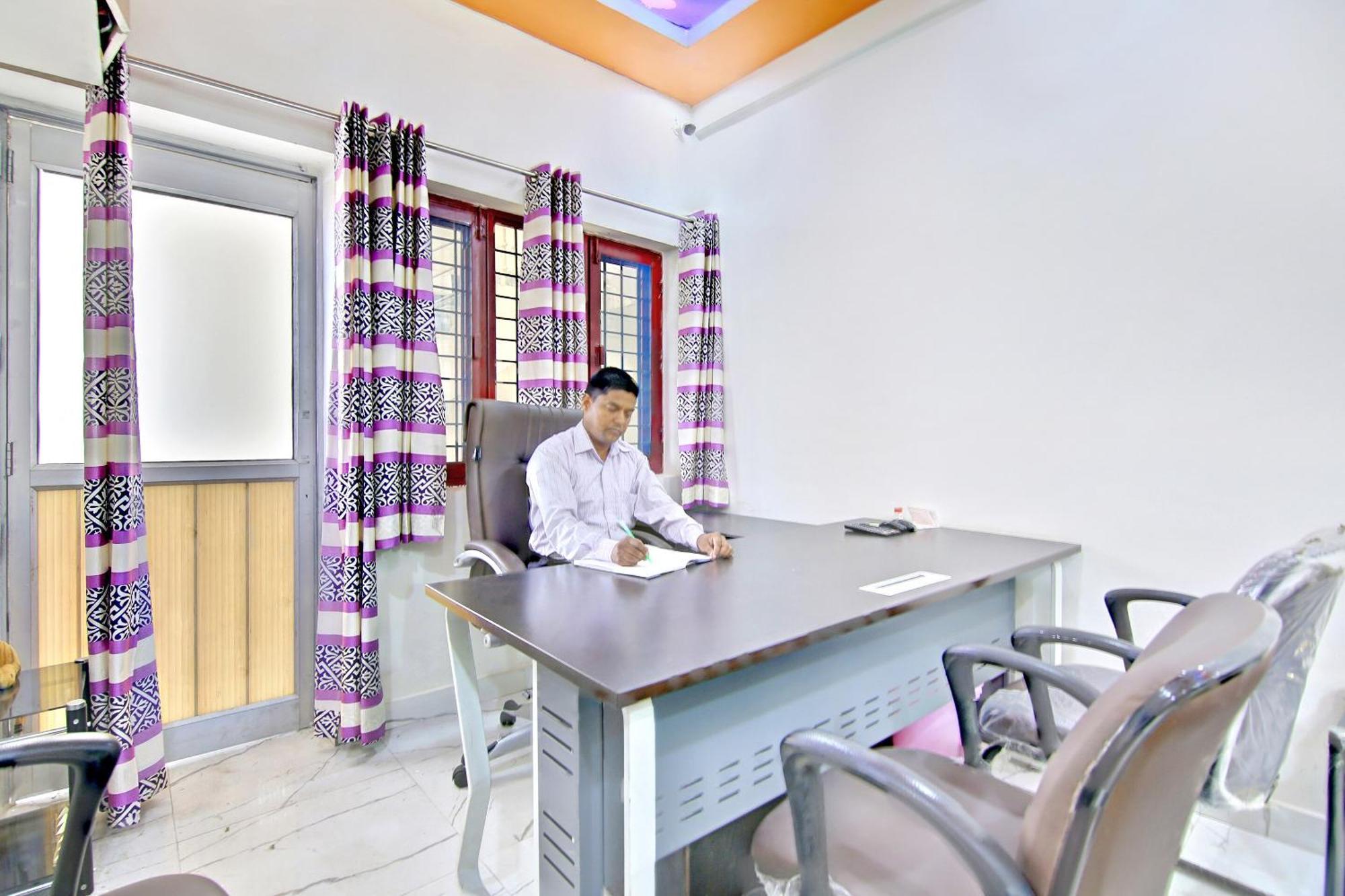 โอโย โฮม 78802 พลาชี ภาวัน ฌัชรา Apartment Jhajra ภายนอก รูปภาพ