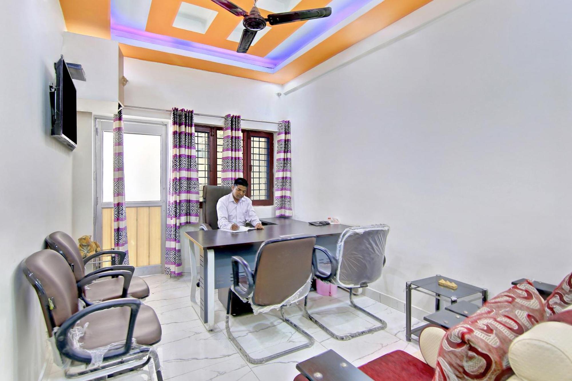 โอโย โฮม 78802 พลาชี ภาวัน ฌัชรา Apartment Jhajra ภายนอก รูปภาพ
