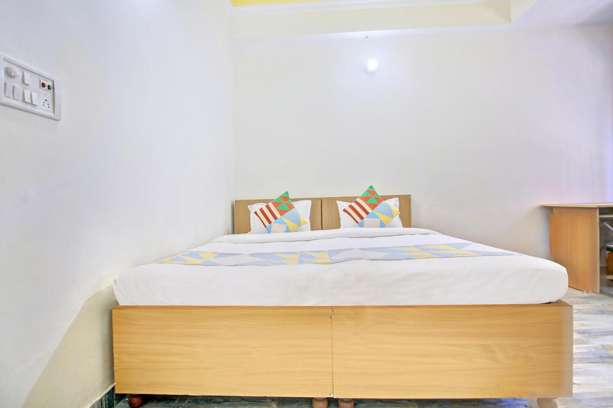 โอโย โฮม 78802 พลาชี ภาวัน ฌัชรา Apartment Jhajra ภายนอก รูปภาพ