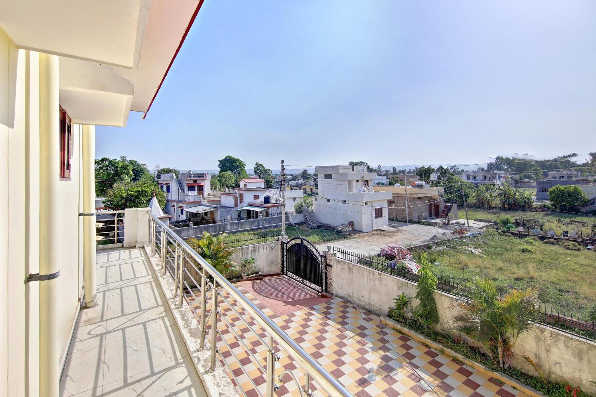 โอโย โฮม 78802 พลาชี ภาวัน ฌัชรา Apartment Jhajra ภายนอก รูปภาพ