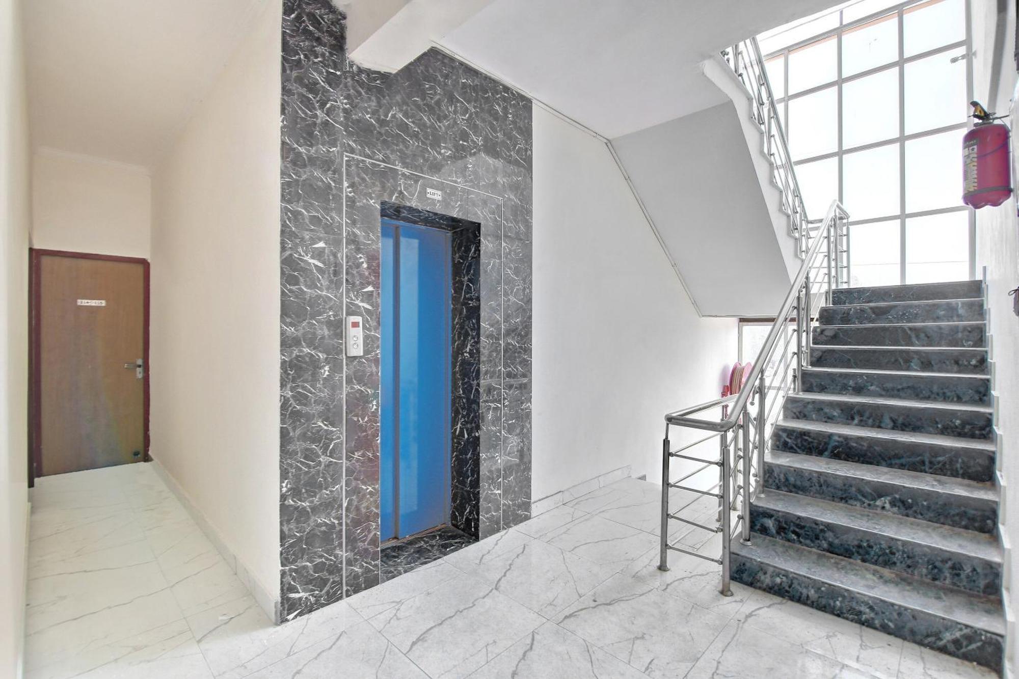 โอโย โฮม 78802 พลาชี ภาวัน ฌัชรา Apartment Jhajra ภายนอก รูปภาพ